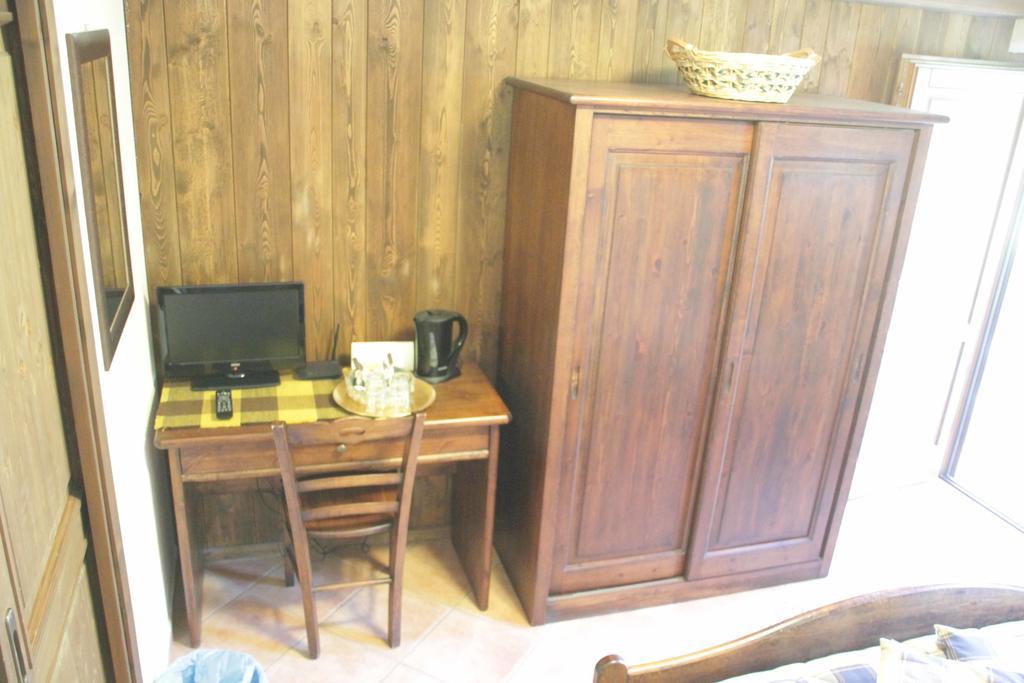 Chambres D'Hotes Les Fleurs 필라 객실 사진