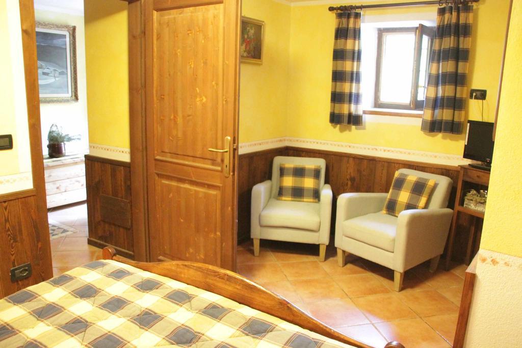 Chambres D'Hotes Les Fleurs 필라 객실 사진